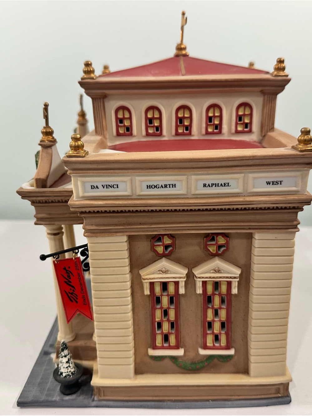 Department 56 Christmas In The City - Heritage Museum of Art - Picture 5 of 11